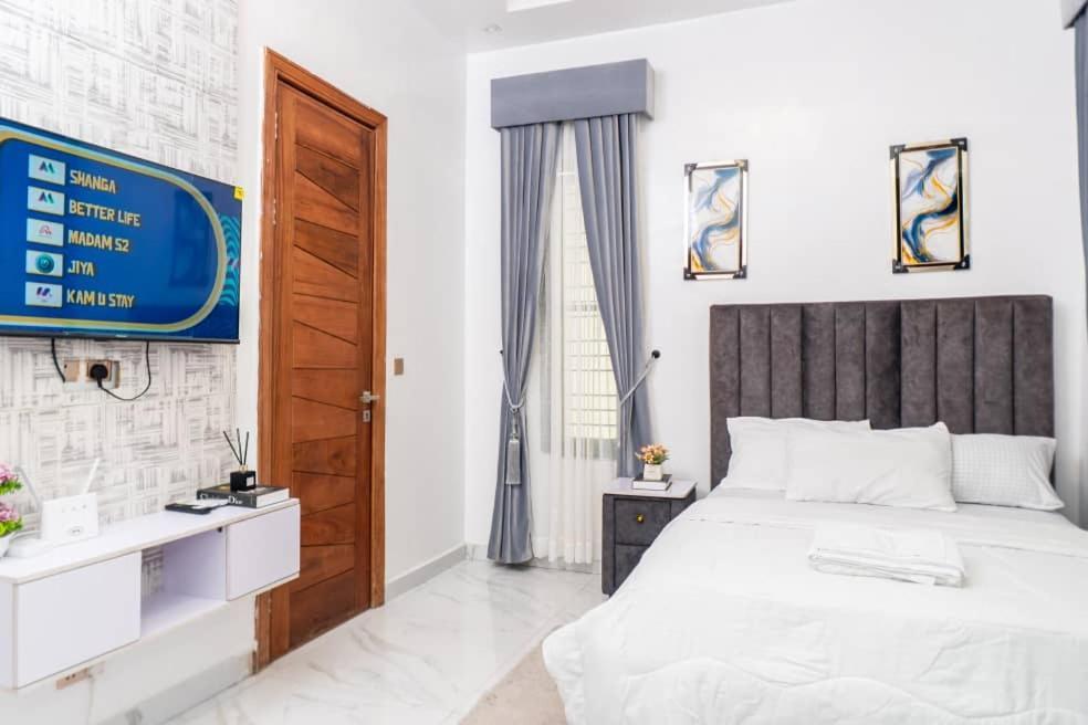 Urban Retreat Luxury Shortlet Apartment Lekki Ajah Lagos With Pool And Gym Exterior photo