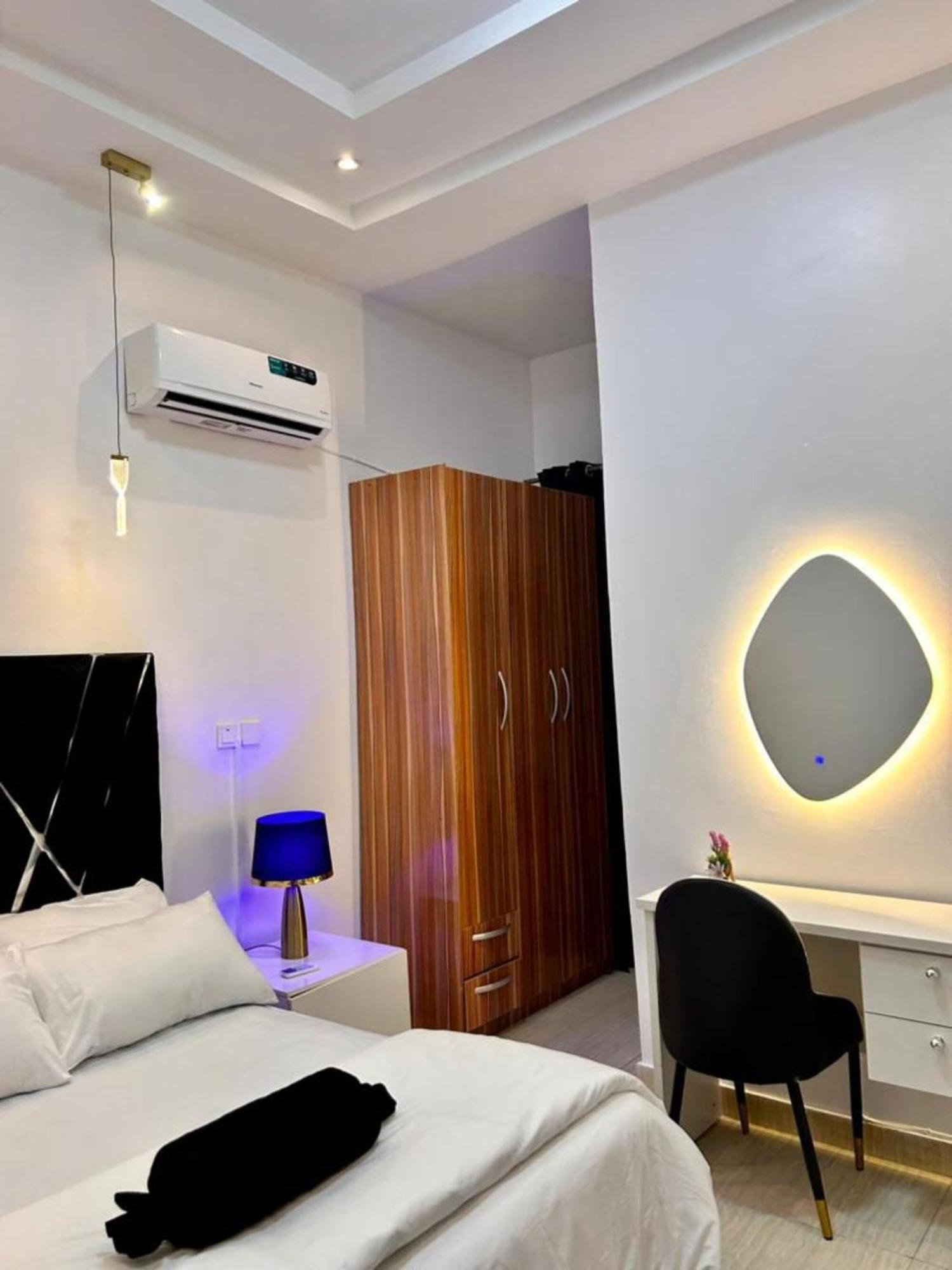 Urban Retreat Luxury Shortlet Apartment Lekki Ajah Lagos With Pool And Gym Exterior photo